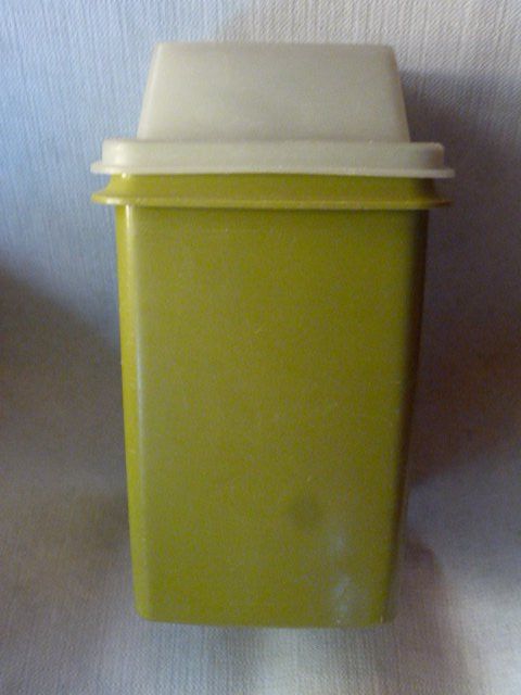 Tupperware Contenitori & Simili: Tupperware Gurkenlift Pikantus – Usato da Nunningen venduto da Ave51 1