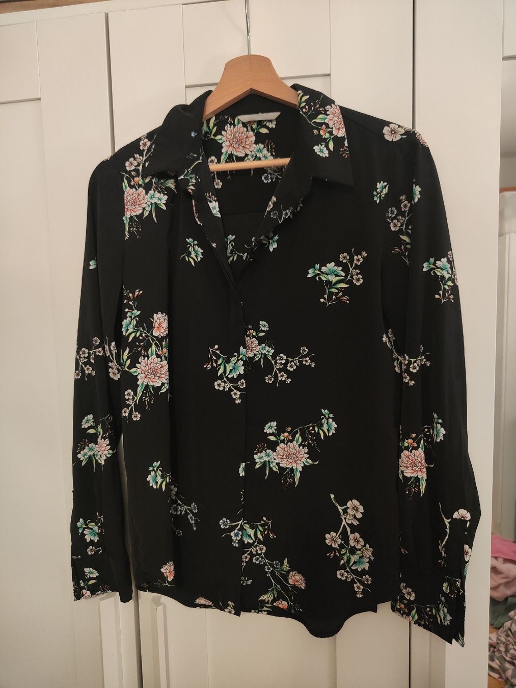 H&M Camicette: Schwarze H&M Bluse mit Blumenmuster, Gr S – Usato da Rheinfelden venduto da JamieBabsi