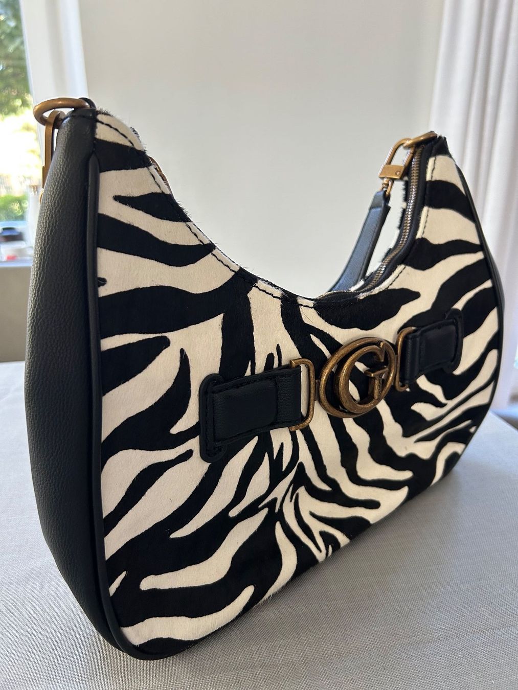 Guess Sacs femmes: GUESS Handtasche – Neuf (Voir description) à Widnau par FuxinderGasse 2