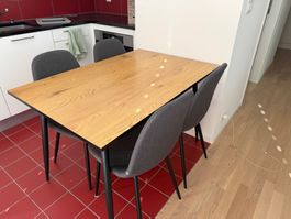Ensemble table et chaises neuf