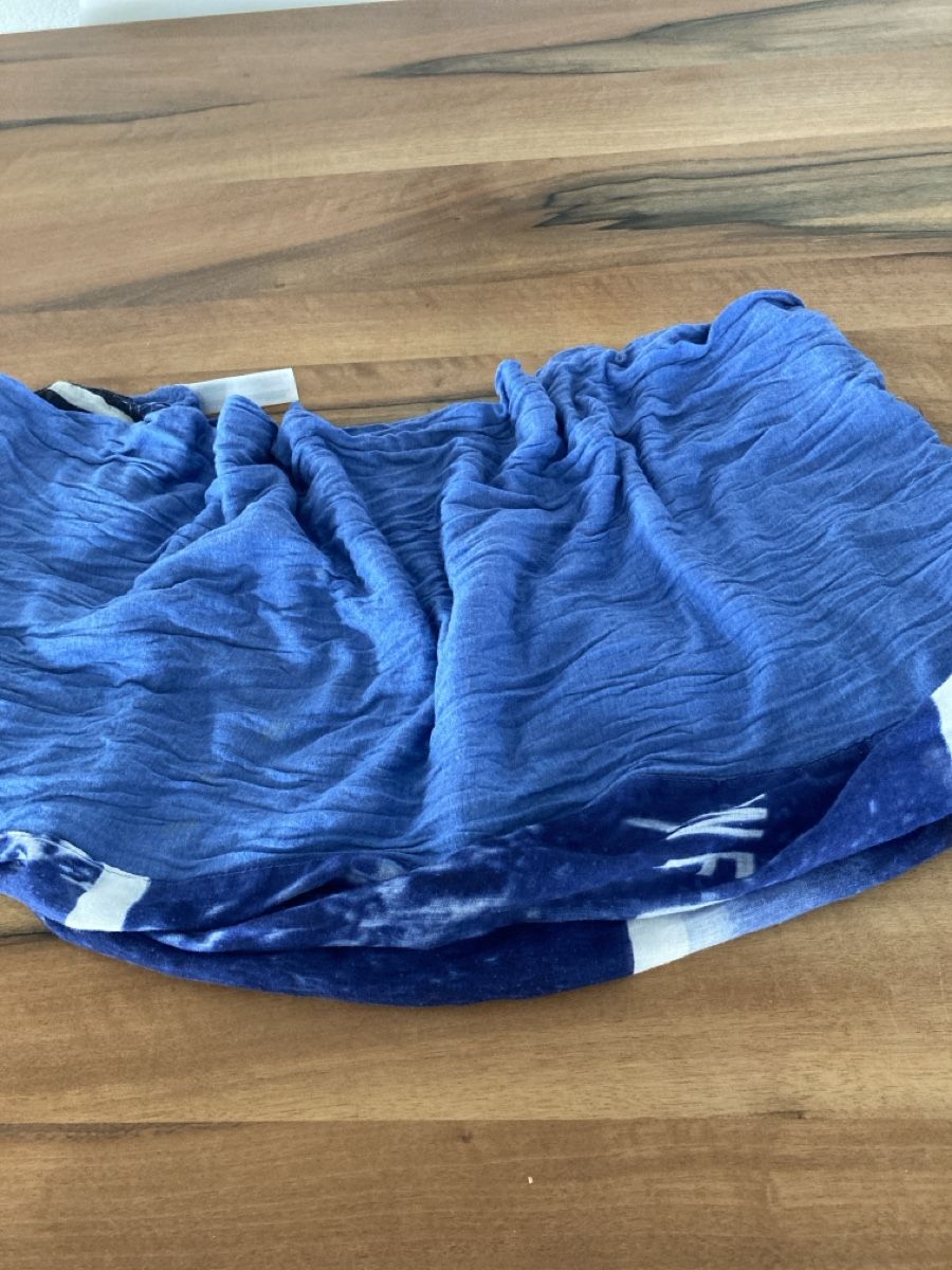 Foulard & Sciarpe: Blauer Street One Schal mit Muster & Spruch – Usato da Niederscherli venduto da Doene0 2