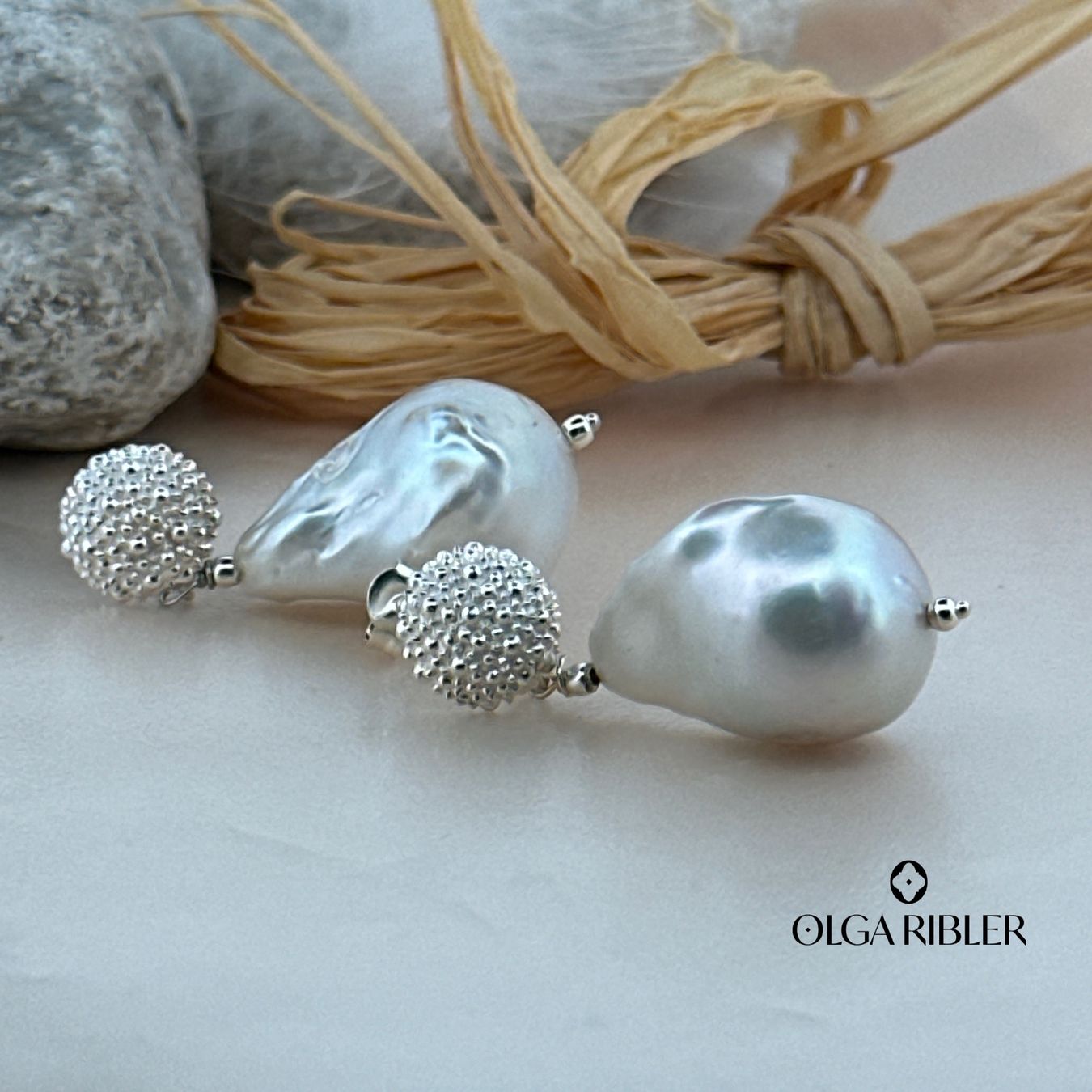 Olga Ribler Boucles d'oreille: Silber Ohrhänger mit Barock-Perle – Neuf (Voir description) à Luzern par MonikaS03 3