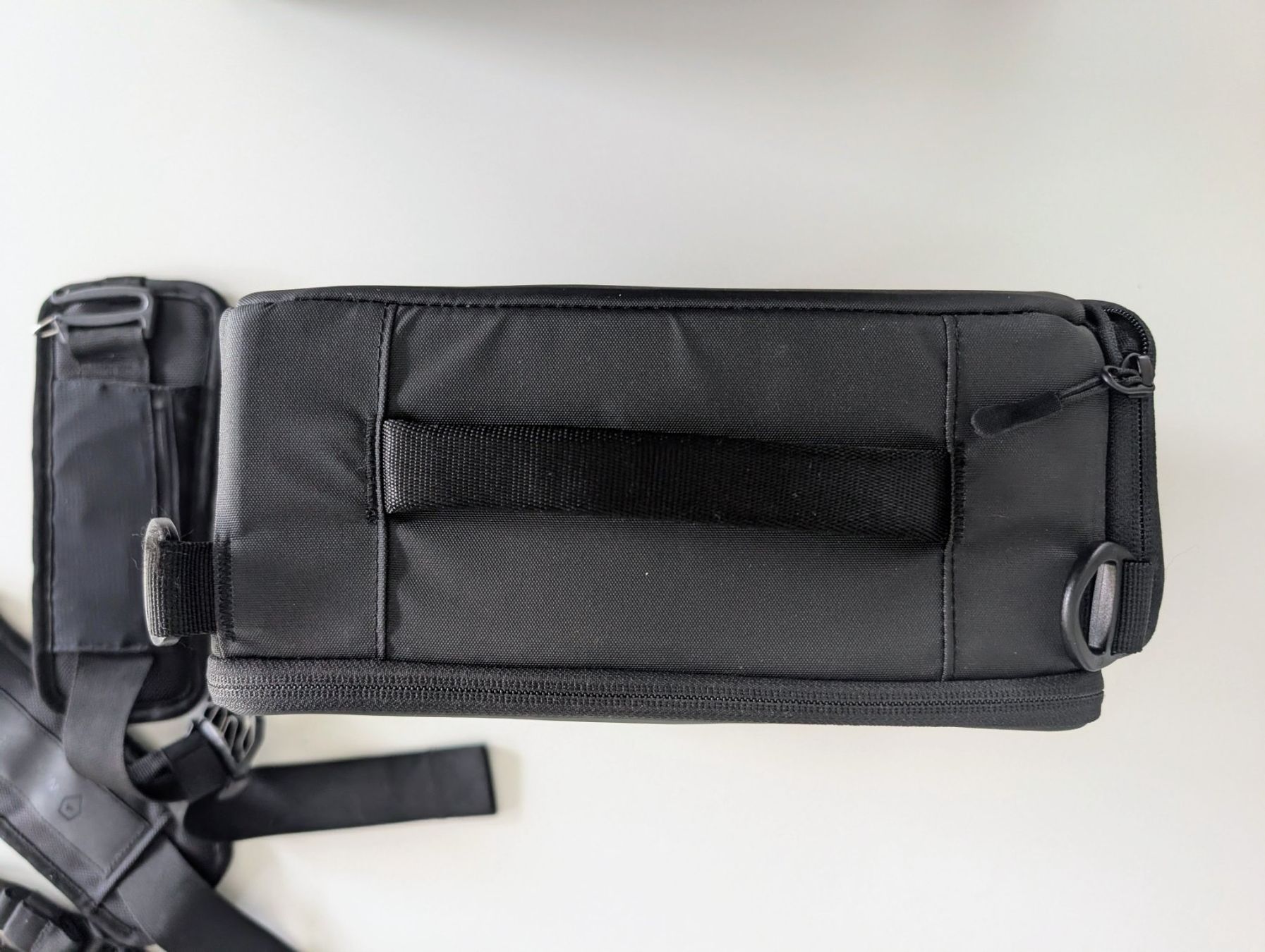 Taschen: WANDRD Camera Cube Essential S + Hike Straps – Gebraucht aus Zürich von bobighorus 3