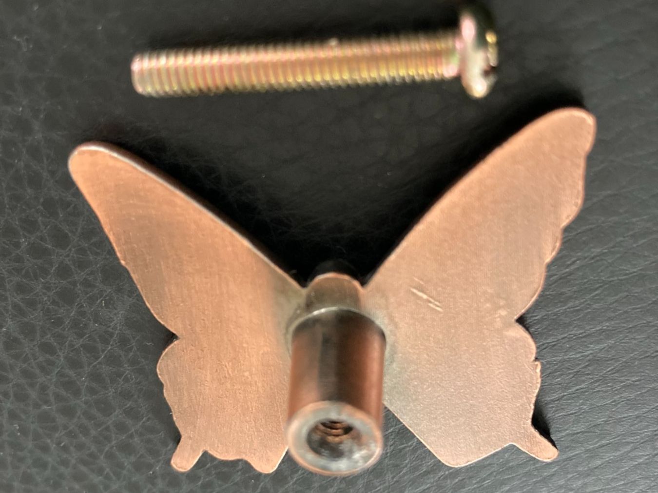 Tutte le decorazioni: MÖBELKNOPF  SCHMETTERLING  BUTTERFLY   FARBE:  KUPFER – Nuovo (secondo la descrizione) da Subingen venduto da Etageren 3