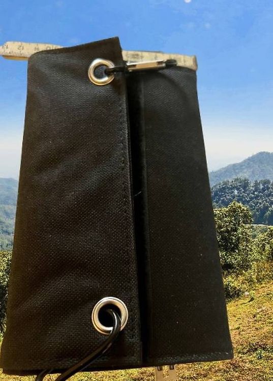 Dispositivi a energia solare: Panneaux solaires portables 18cm x 11.5 cm – Usato da Colombier VD venduto da Xzbit 1