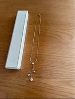 Collier argenté avec pendentif strass