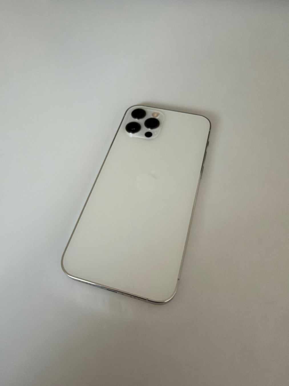 Apple Handys / Smartphones: Apple iPhone 12 Pro, 128 GB - Silber – Gebraucht aus Chur von swissriddle