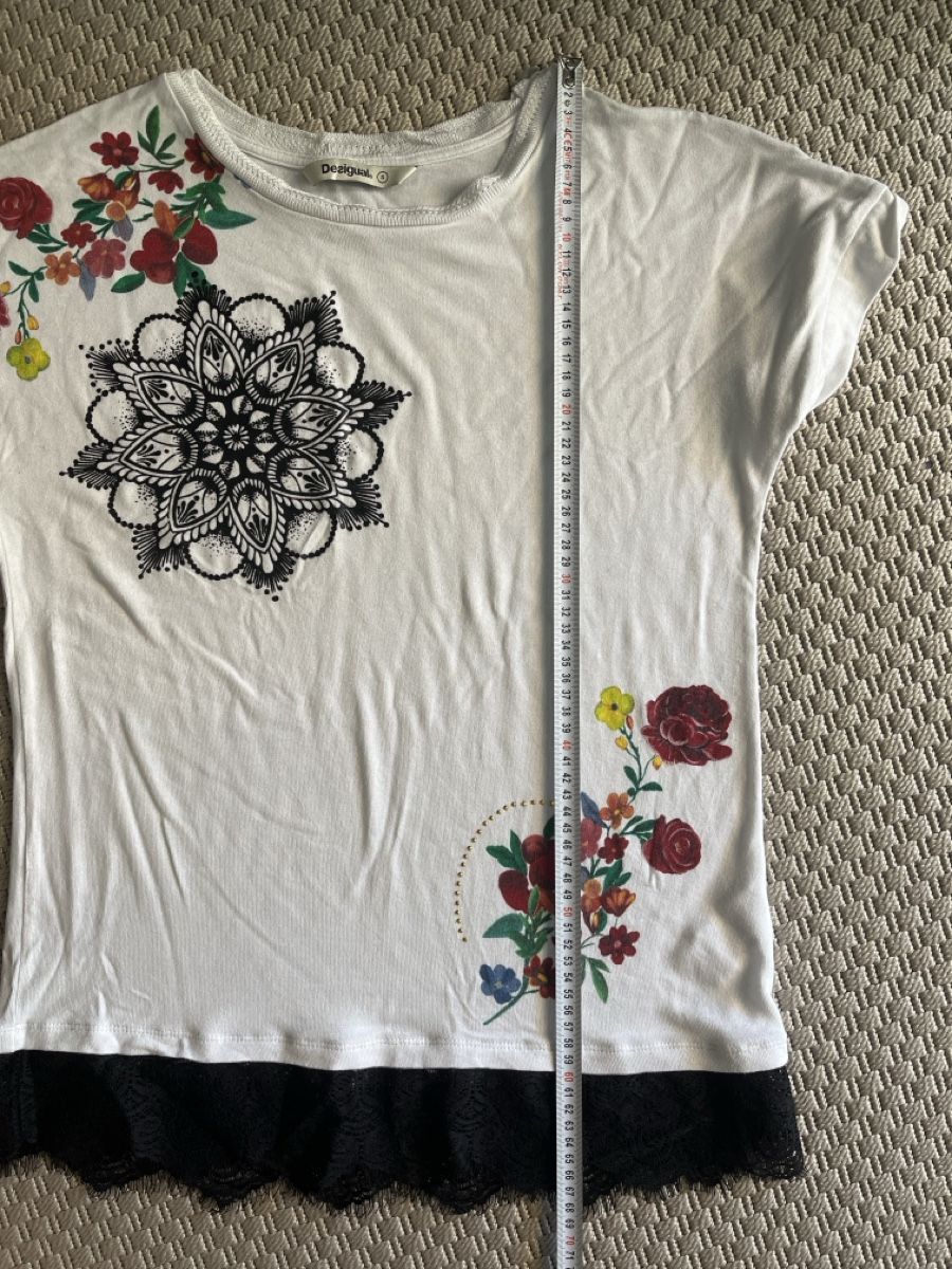 Desigual T-Shirts: Shirt mit Blumenprint & Spitze, Desigual, S – Gebraucht aus Solothurn von Bobesch08 6