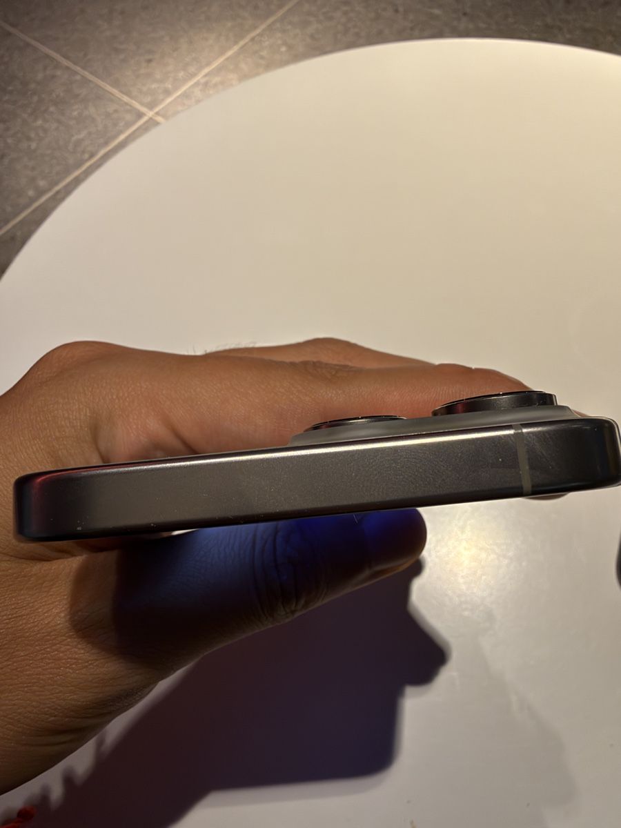 Apple Telefoni cellulari / Smartphones: iPhone 16 pro max top zustand! – Nuovo (secondo la descrizione) da Zürich venduto da Yoni_to 4