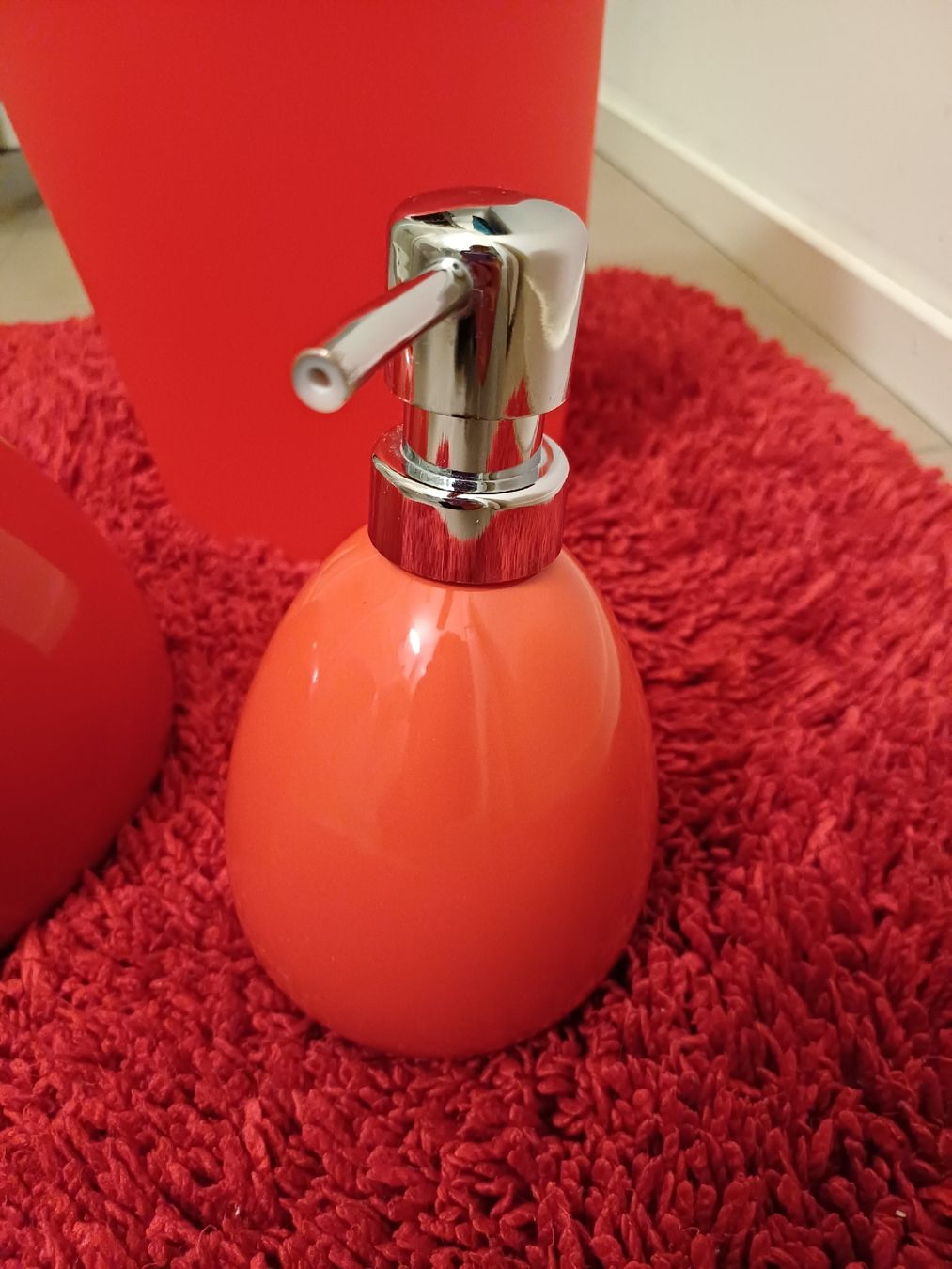 Wenko Portes-savons: Rotes Badezimmer – D'occasion à Schwerzenbach par mss_66gb 2