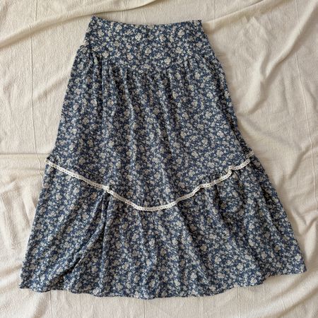 Skirt floral blue white lace size M new