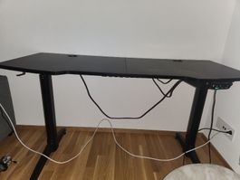 Höhenverstellbarer Gaming-Tisch in Carbon-Optik Schwarz