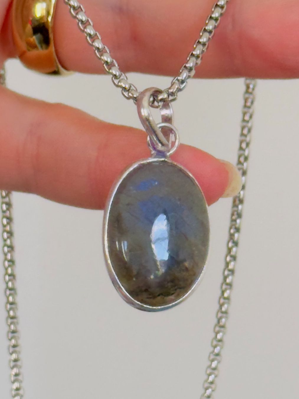 Ketten: Fashionable labradorite necklace – Neu und originalverpackt aus Genève von AGBERG 9