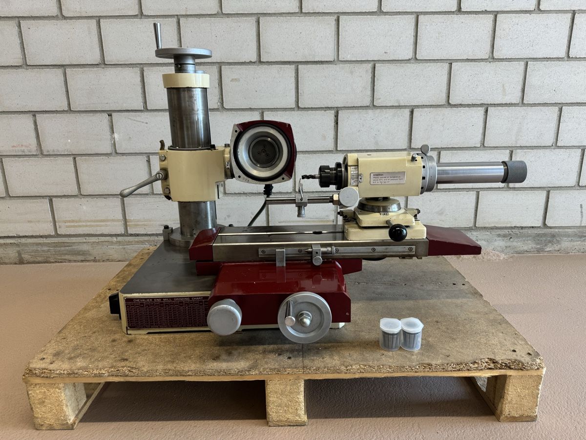 Tutte le macchine: Affûteuse d'outils Falcon, année 1987 – Usato da Aarberg venduto da SNMachines 1