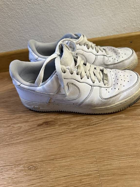 Scarpe da uomo: NIKE AIR FORCE 1 SNEAKERS – Usato da Winterthur venduto da fij_f65r 1
