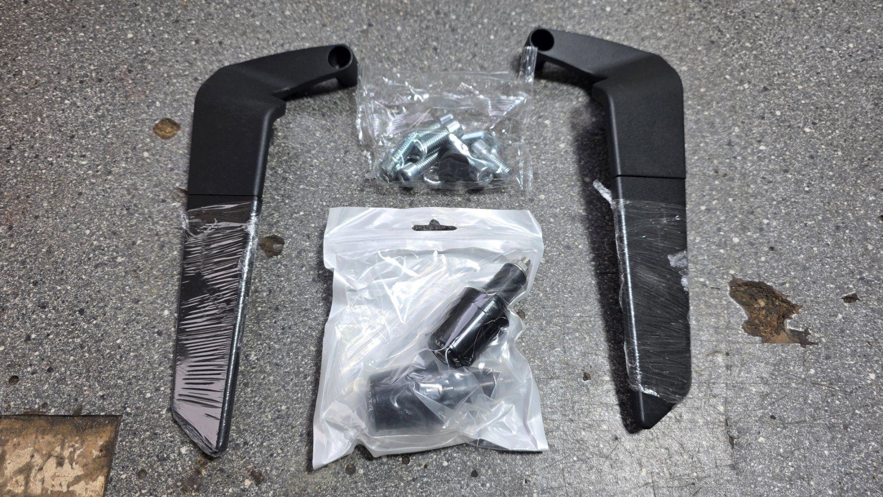 Tutti i ricambio per moto: Rétroviseur Speed Triple réglable – Usato da Salavaux venduto da Warp70