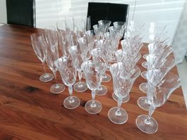 Schönes Gläserset: 12x Rotwein / 12x Weisswein / 9x Sekt