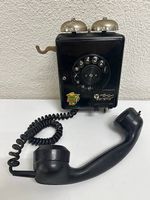 Vintage Wandtelefon mit Kurbelruf und Doppelglocke