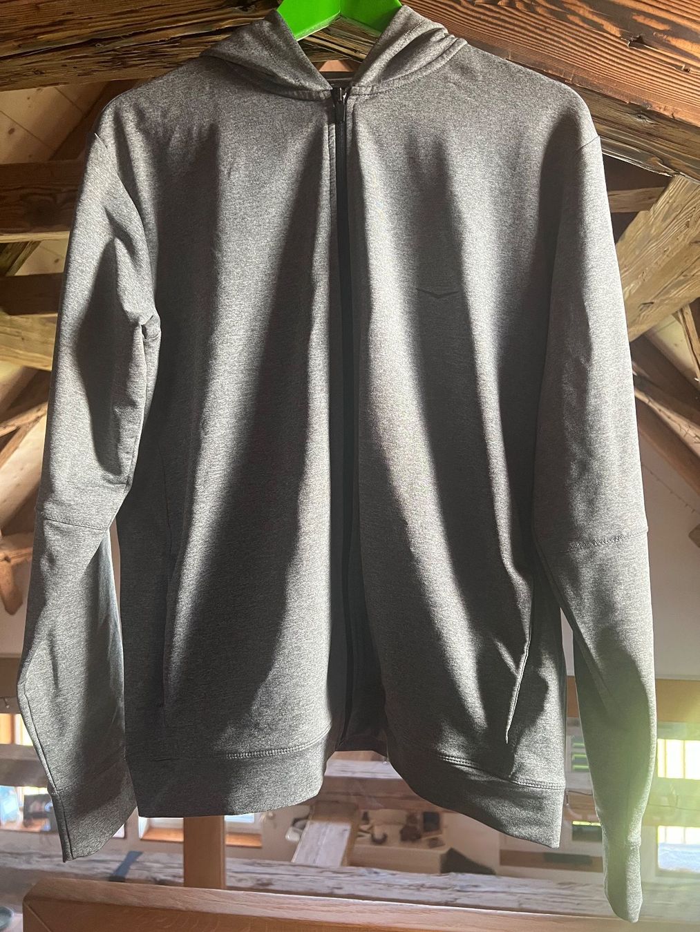 Giacche: Venice Beach Hoodie Grau Gr:M – Usato da Merenschwand venduto da Andyw8