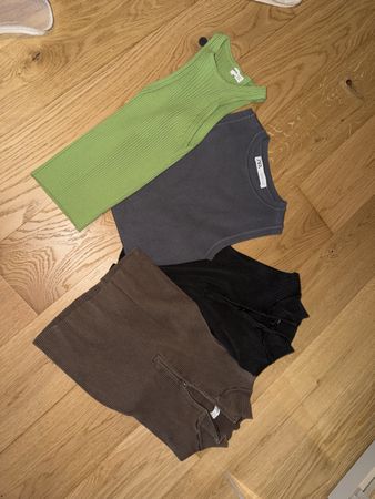 Damen Oberteile 4er Set verschiedene Farben Grösse S guter Z