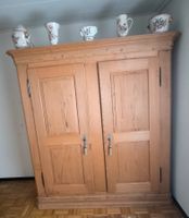 Antiker zweitüriger Bauernschrank