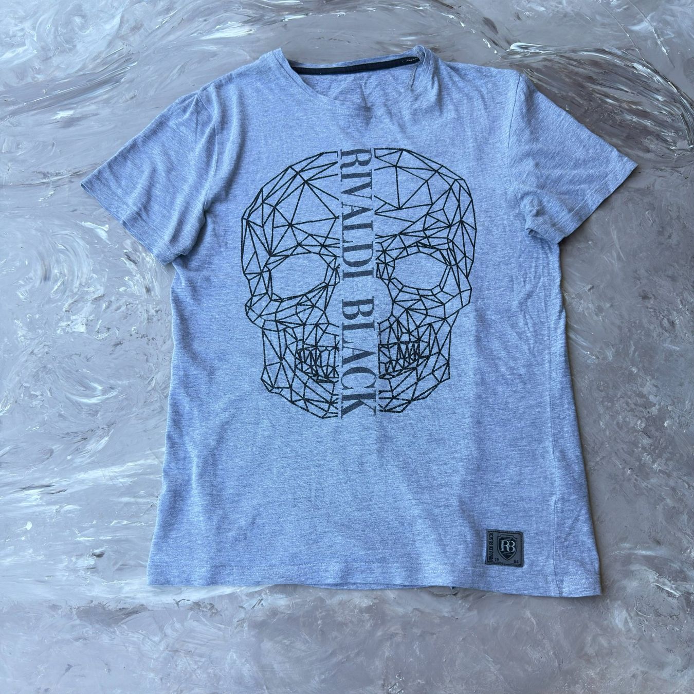 T-shirt: T-shirt crâne géométrique Rivaldi Black – Usato da Thônex venduto da Suisse.Shopping 5