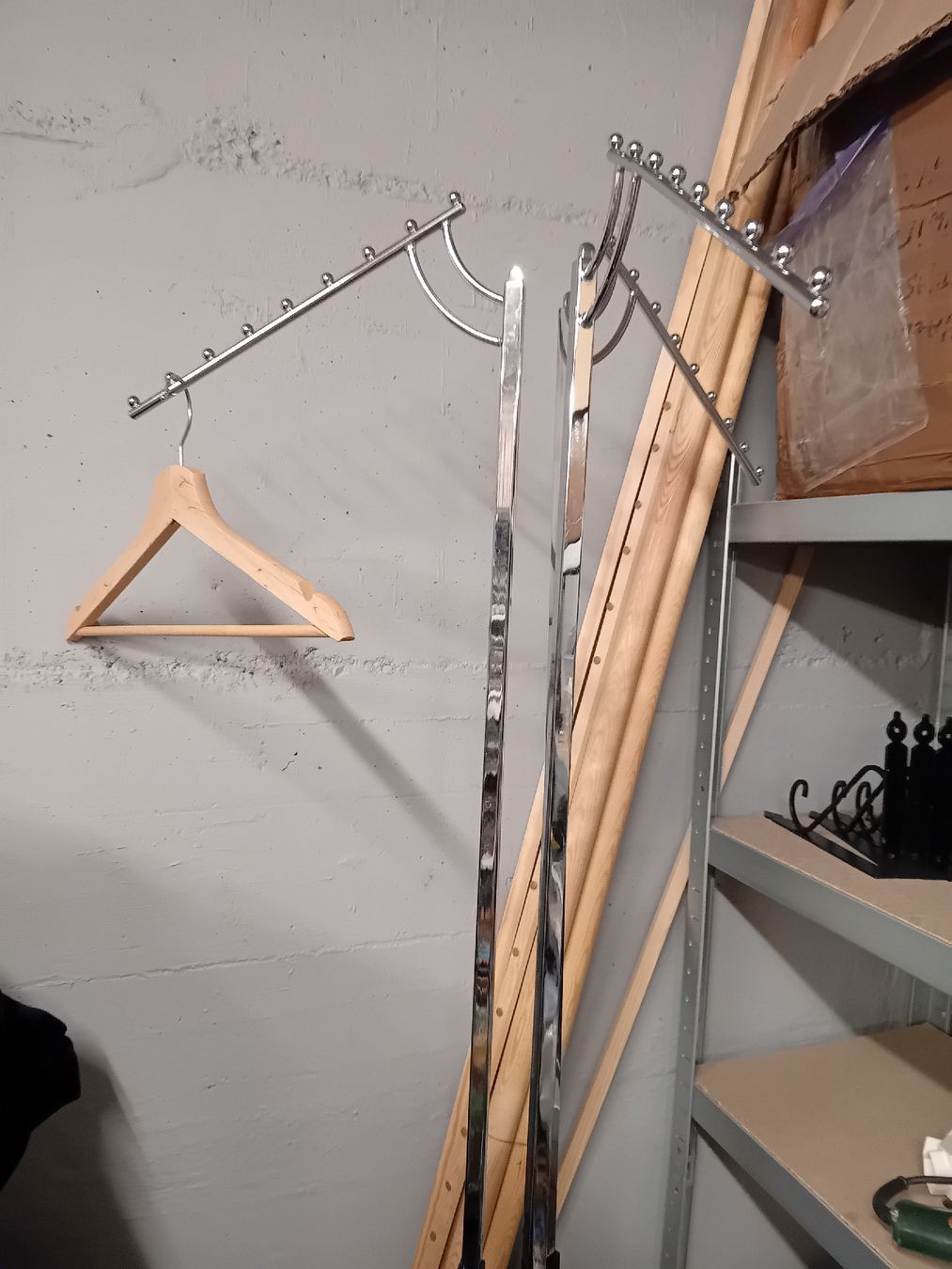 Porte manteau: Gewerblicher Kleiderständer, Höhenverstellbar – D'occasion à Zürich par Gillheri 5