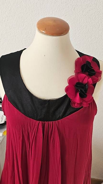 Vestiti: Rotes Kleid mit Blumenapplikationen – Usato da Sursee venduto da nei_7klk 2