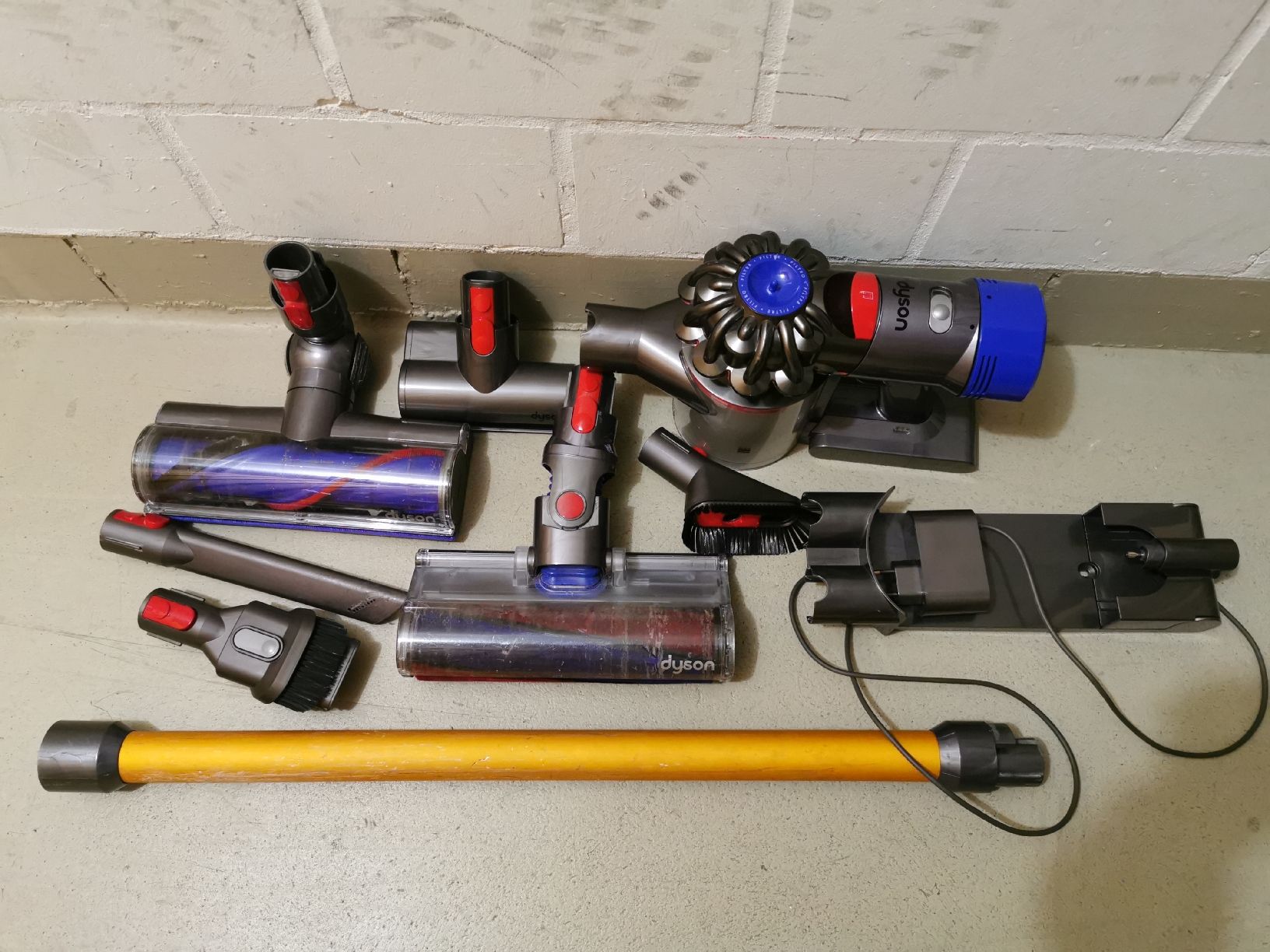 Dyson Aspirapolveri & Accessori: Dyson V8 absolute – Difettoso da Arnegg venduto da michik999
