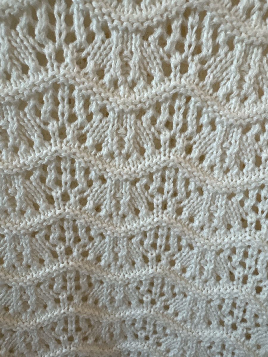 Top: Haut tricoté ajouré taille M – Nuovo (secondo la descrizione) da Düdingen venduto da Yellow 2