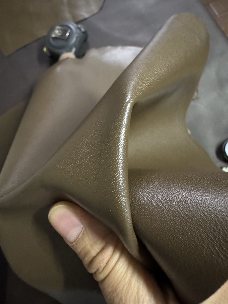 Tessuti: Schafsleder/cuir de mouton, 2pieces – Nuovo e nell'imballaggio originale da Veyras venduto da ValClasse 2