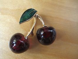 Wunderschöne Brosche Kirschen rot & gold glänzend neuwertig