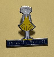 Süsser "Enfance et Partage" Pin/Anstecker, Vintage!