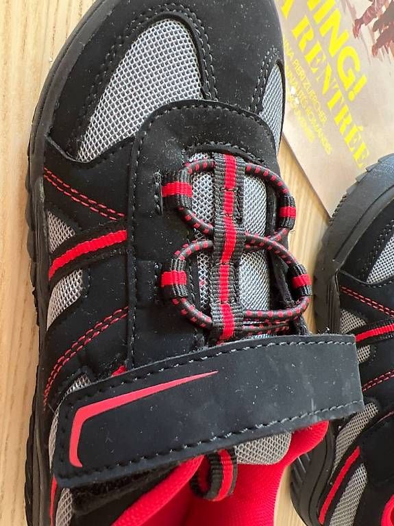 Scarpe per ragazzi: Paire de sneakers neuves taille 33 – Usato da Versoix venduto da L_armoire_d_isa 4
