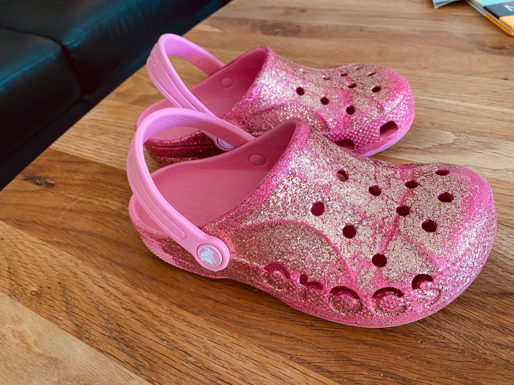 Crocs Scarpe per ragazze: Pink crocs mit Glitzer, Gr. 33/34 – Usato da Bassersdorf venduto da jgo_9mfk
