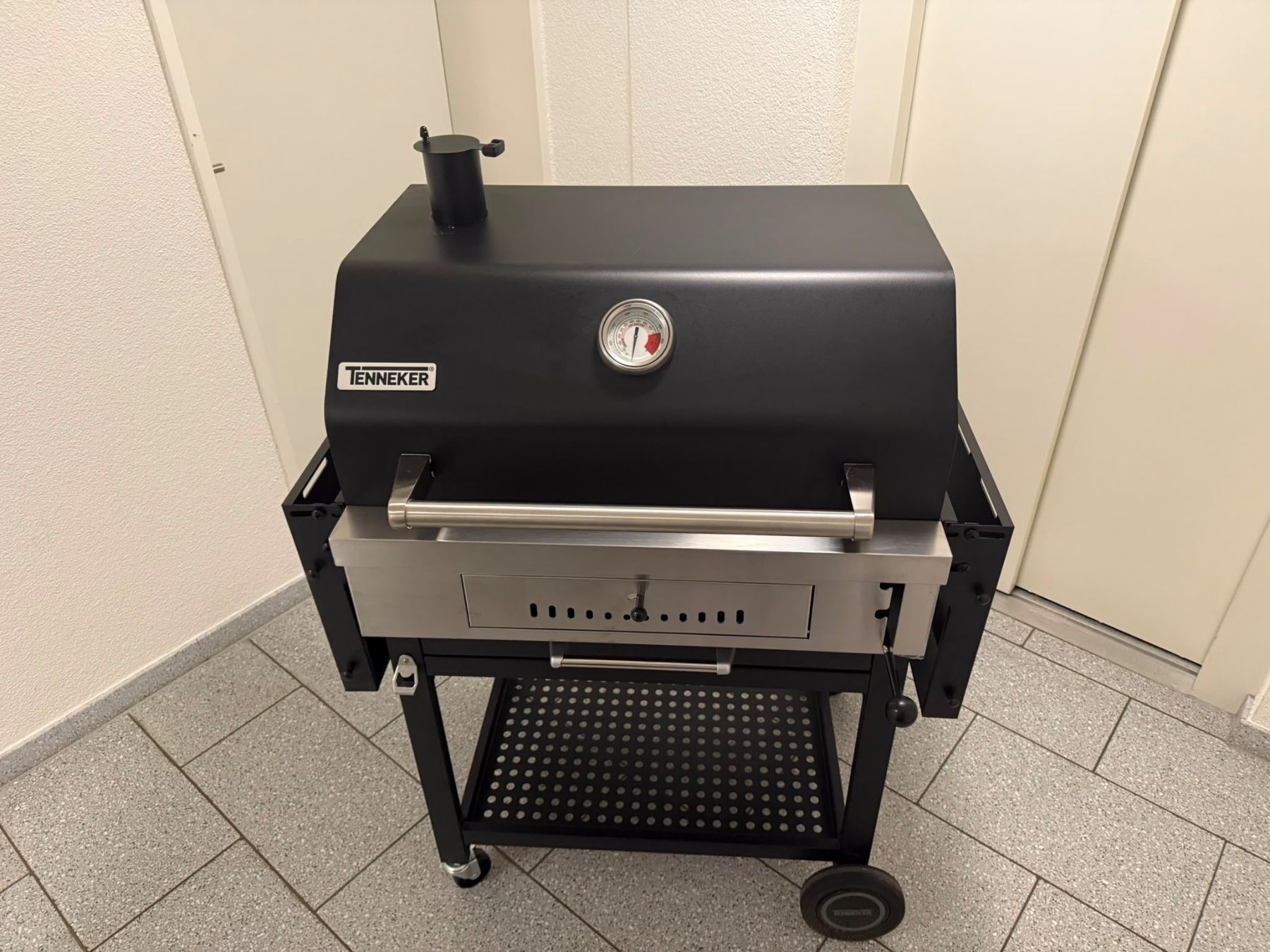 Grills: Fabrikneu  Tenneker   Holzkohlengrill – Gebraucht aus Tuggen von Nikihaushaltsgeraete 2