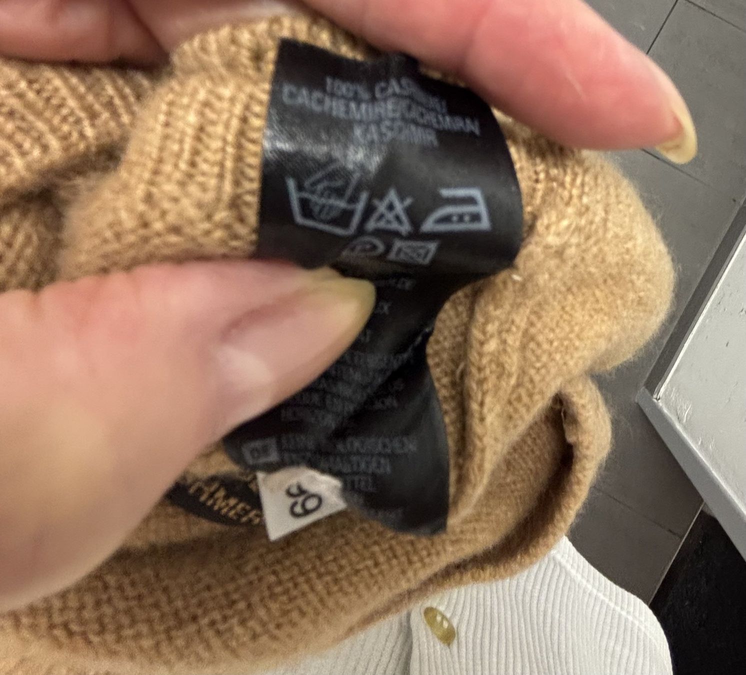 Maglioni & Felpe: Pull camel à manches longues – Usato da OBERENGSTRINGEN venduto da Lolo6316 5