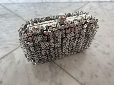 Silberne Tasche mit Pailletten
