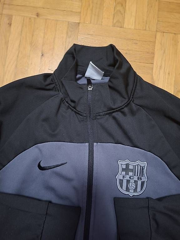 Jacken: Barcelona Trainingsjacke – Gebraucht aus Wetzikon ZH von cet_6fbf 1