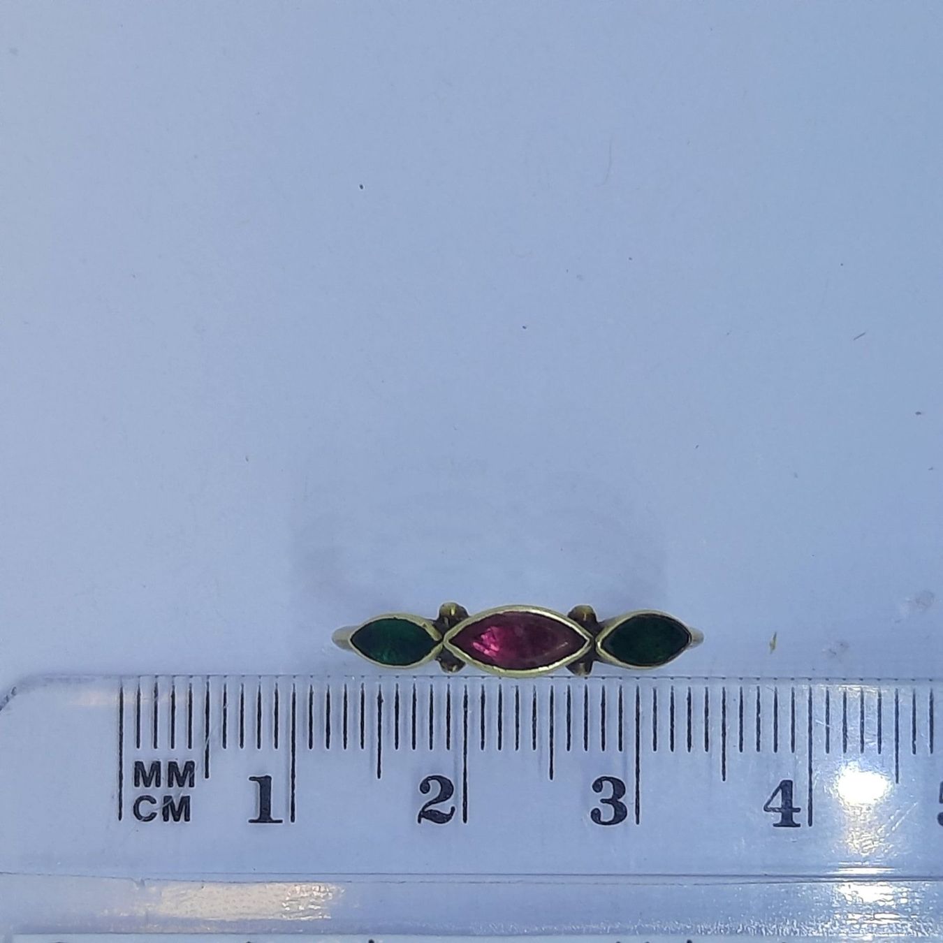 Anelli: Entzückender Goldring mit Edelsteinen – Usato da Unterägeri venduto da Altgoldschmuck 7