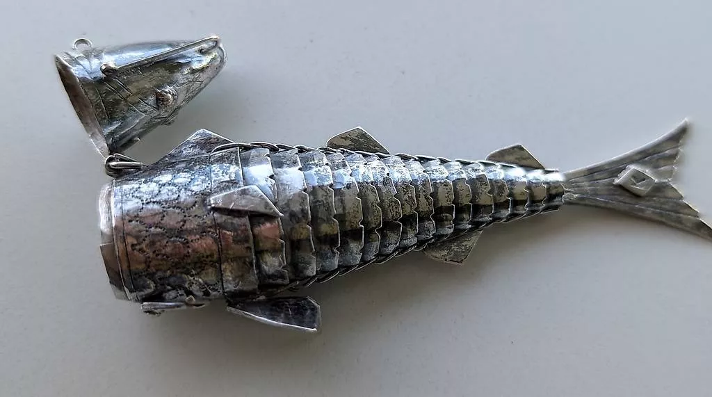 Statuette: antiker Gliederfisch, 14cm lang – Usato da Zürich venduto da wme_2brc 1