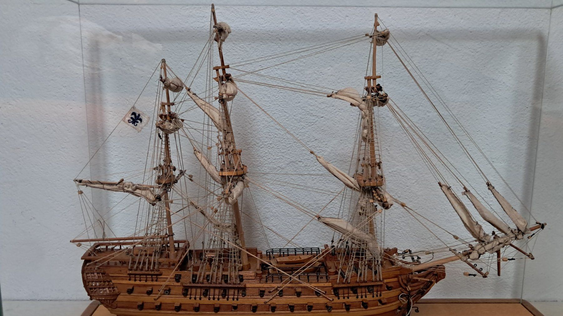 Kit di modellismo & Modellini statici: Modellschiff Le Superbe 1:150 1785 "1967" – Nuovo (secondo la descrizione) da Lufingen venduto da E-Auktion 4