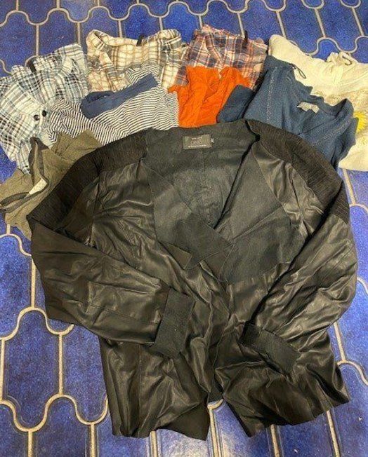 Lotti di vestiti: Frauen Herbst Kleiderpaket Gr. S - Blazer, Shirts, Pullover – Usato da Wängi venduto da Bmo