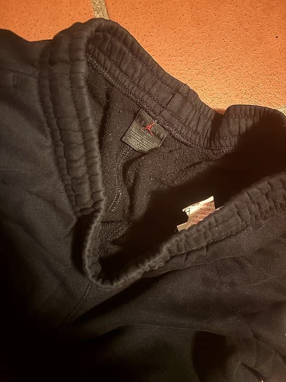 Pantaloni: Jordan black pants – Usato da Bidogno venduto da sch_bby9 2