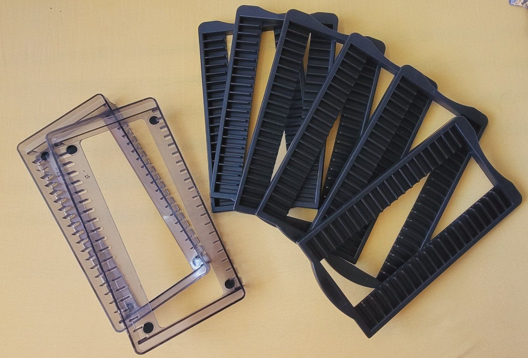 Racks & Cavalletti: 8 Stück CD Flipper / CD-Ständer zum Blättern – Usato da Rotkreuz venduto da groeli69 3