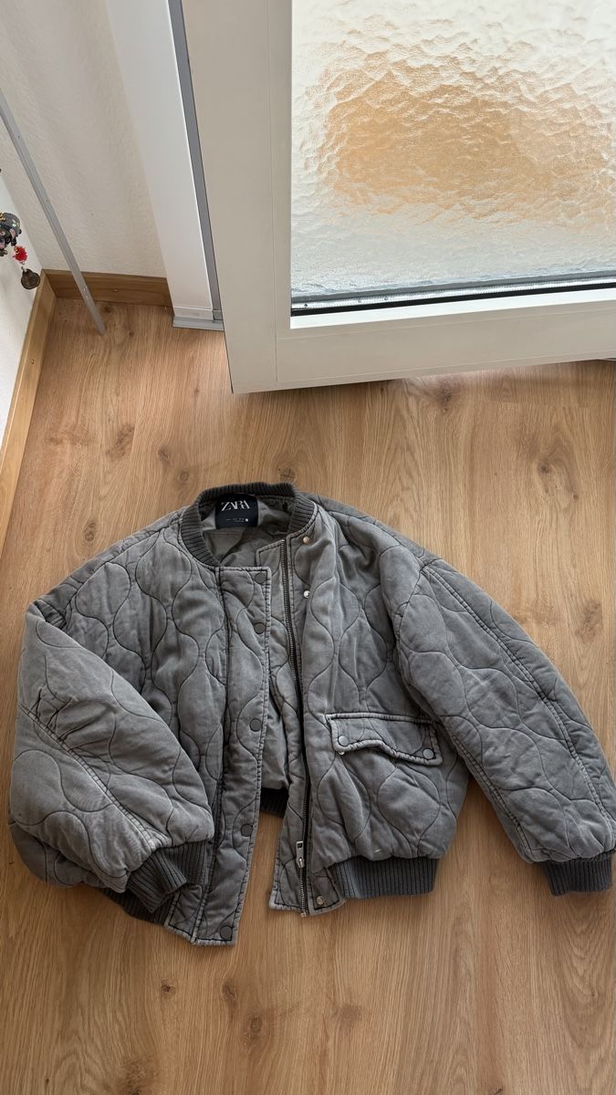 Zara Giacche: Zara Steppjacke Grau – Nuovo (secondo la descrizione) da Birsfelden venduto da cme_qqy9