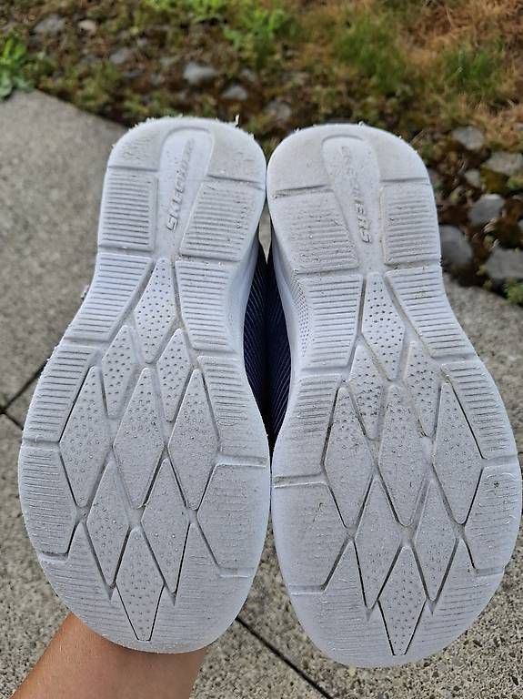 Skechers Chaussures filles: Skechers Sneakers Gr. 34 – D'occasion à Männedorf par Einhornmama 1