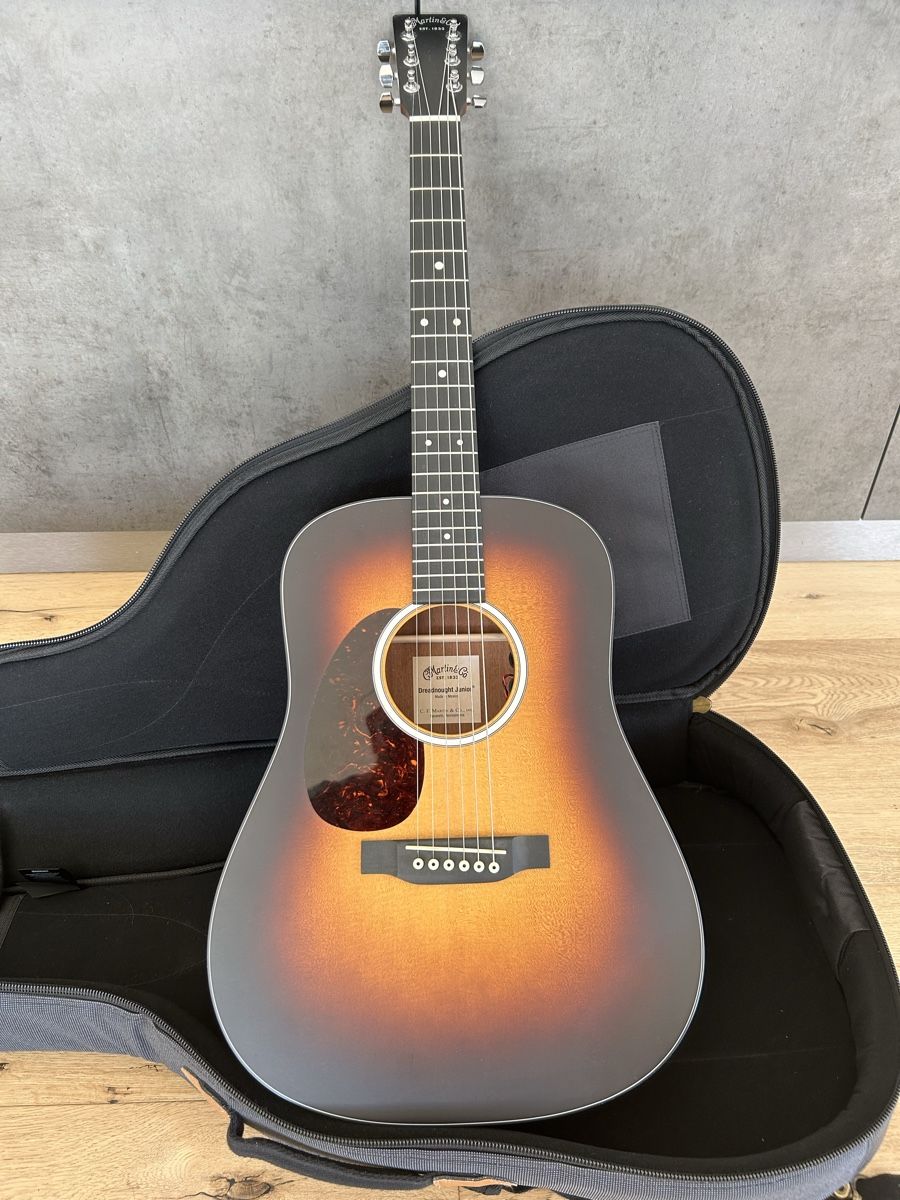 Martin & Co. Strumenti musicali: Martin Dreadnaught Jr - E Excellent Condition LEFT Handed - – Usato da Hallwil venduto da ejackson13l