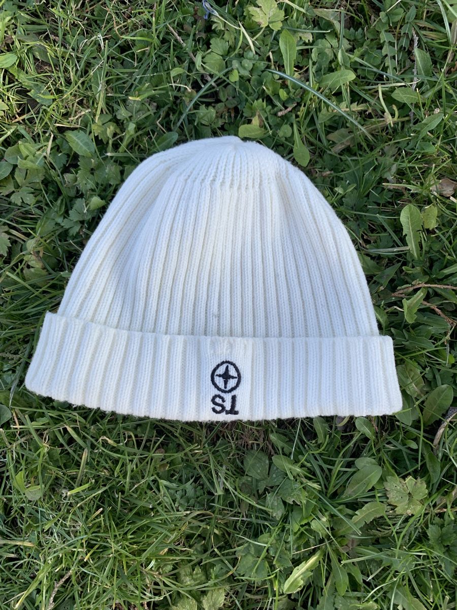 Stone Island Copricapi, berretti & cappellini: Stone Island Denim Beanie Hat – Usato da Brislach venduto da edu_t6pq