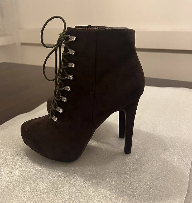 Scarpe da donna: Stiefeletten mit Absatz braun / Grösse 40 – Usato da Weiningen ZH venduto da MelVintage